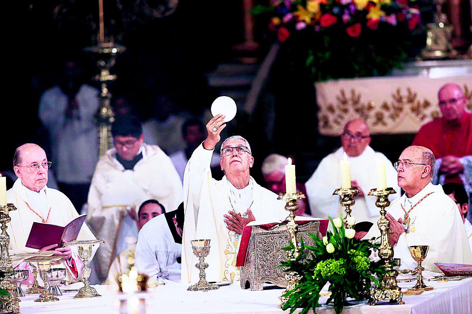Jueves Santo: Arzobispo de Lima lavará pies a víctimas de violencia