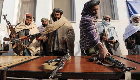 Decena de excomandantes talibanes jura lealtad al genocida Ejército Islámico 