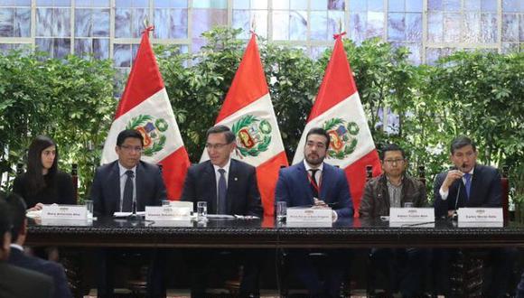 El presidente Martín Vizcarra estuvo acompañado por ministros en su reunión con la AMPE. (Foto: Difusión)