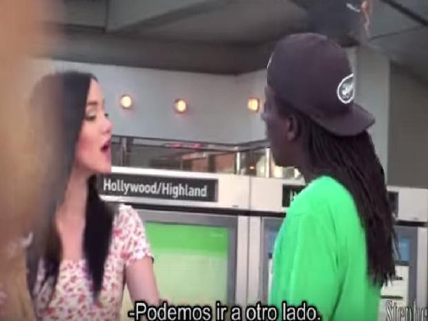 ​Youtube: ¿Qué harías si una mujer ebria te pide que la lleves a casa?