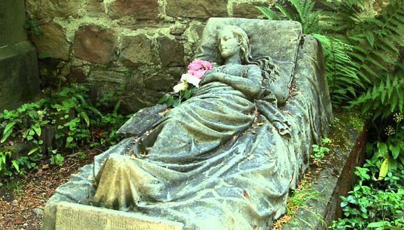 Descubre el secreto de la tumba de Caroline Walter