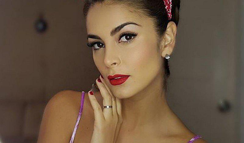 Laura Spoya impacta con su espectacular disfraz de Gatúbela