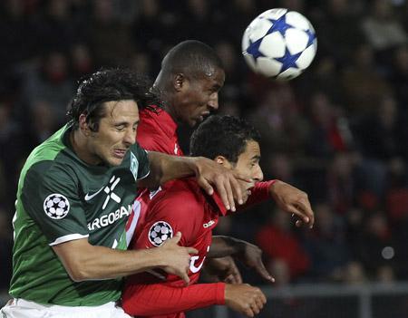 La FIFA llama a Pizarro: "El hombre récord"