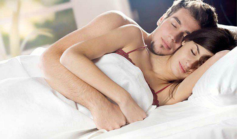 Dinos cómo duermes con tu pareja y te diremos cómo está tu relación 