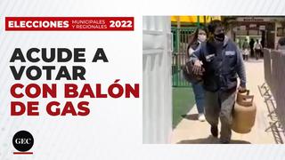 Elecciones 2022: repartidor sorprende a todos al ir a votar con balón de gas 