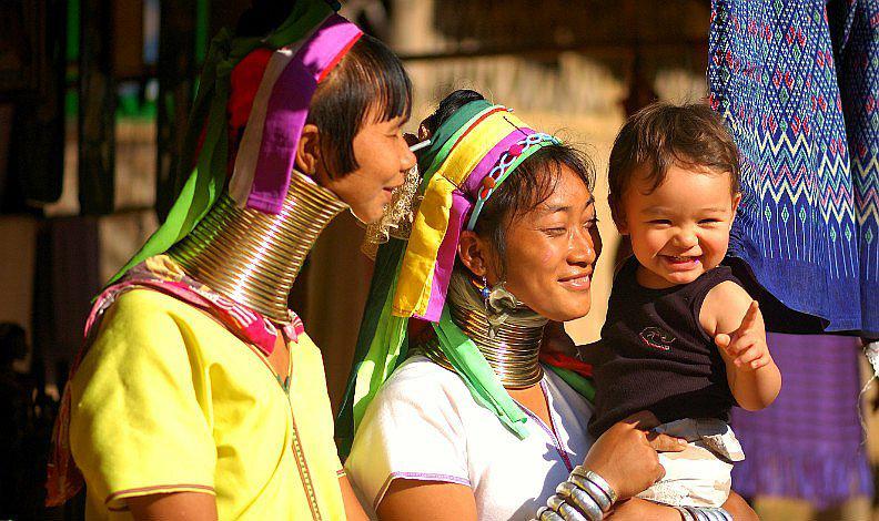 La tribu Padaung y su cuello de cobre