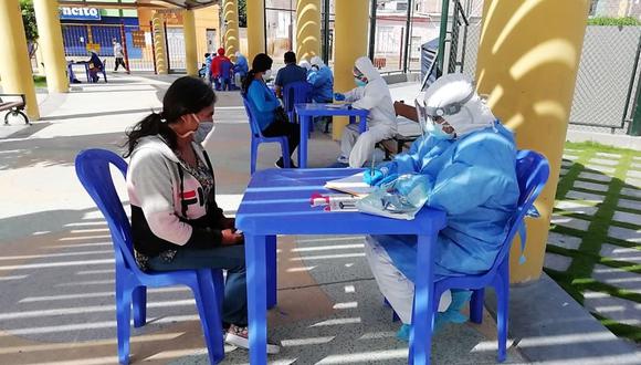 Los comerciantes que dieron negativo en la prueba rápida serán trasladados al complejo San Juan Masías, donde ofrecen sus productos. (Foto: Municipalidad de Lambayeque)