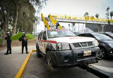 Trasladan patrulleros inoperativos estacionados en comisarías a deposito de la Policía en Lurín