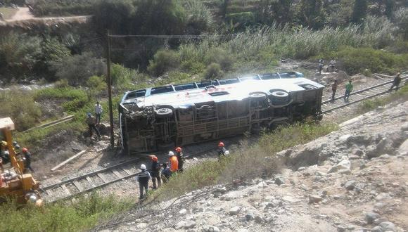 ​Chosica: Dos muertos y 24 heridos deja caída de bus al abismo [VIDEO]
