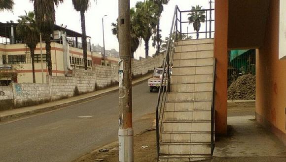 San Juan de Miraflores: Vecino se apropia de vereda