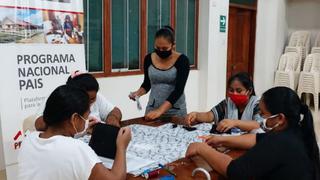 Mujeres en Loreto cruzan río Putumayo para enseñar a elaborar mascarillas 