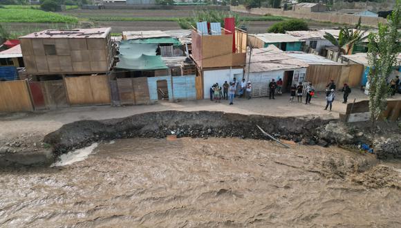 Más de 30 viviendas quedaron afectadas por la crecida del río Chillón. Foto: Lenin Tadeo/GEC