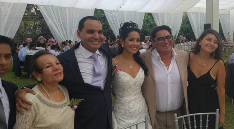 Arturo Álvarez se casó y derrochó amor en su boda