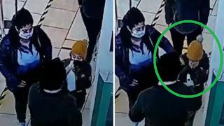 Trabajador se confunde y le tira alcohol en los ojos a niña en vez de tomarle la temperatura | VIDEO