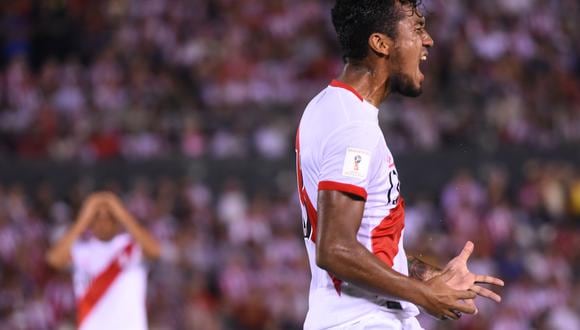 Tapia fue titular en el primer desafío de la selección peruana rumbo a Qatar 2022. (Foto: AFP)