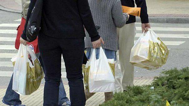 Aprueban dictamen para reducir uso de bolsas, cañitas y envases de tecnopor