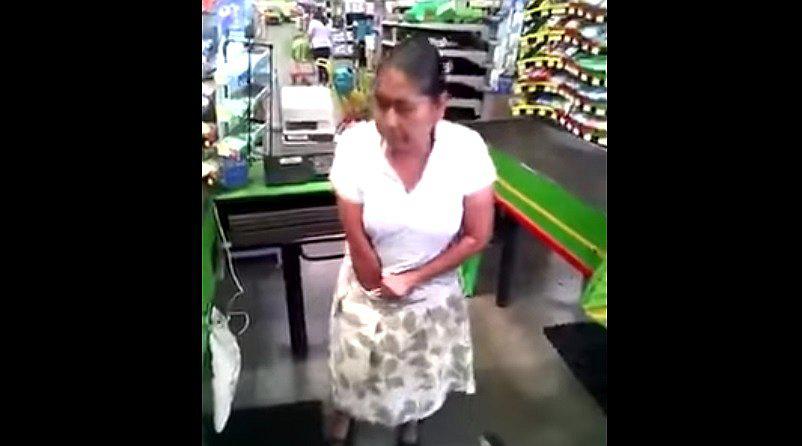 YouTube: "Doña Chicles" robaba y guardaba golosinas en el lugar menos pensado