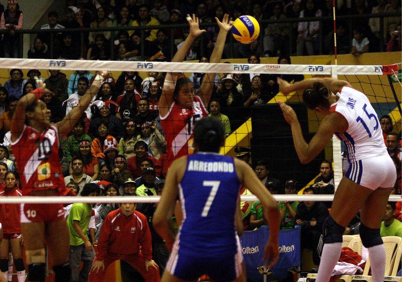 Perú ganó con contundente 3-0 en voleibol femenino a la selección de Cuba