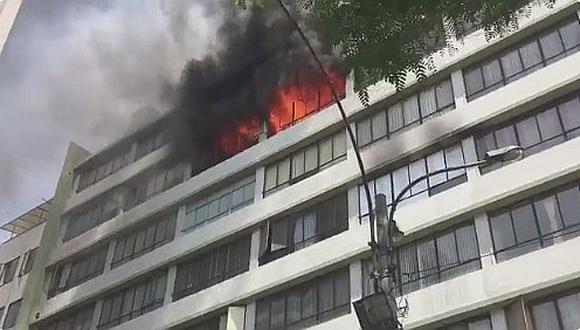 ​Incendio en Jirón Camaná alerta en el Centro de Lima (FOTOS y VIDEO)