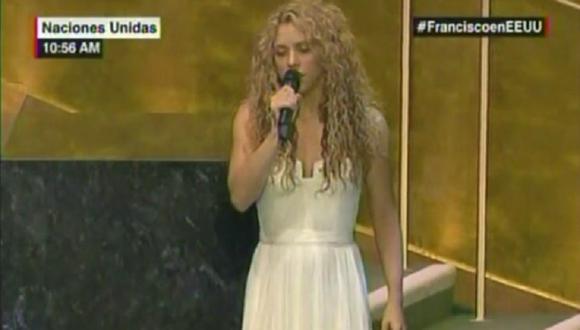 Shakira canta al Papa Francisco en Estados Unidos [VIDEO]