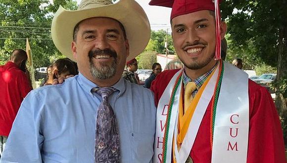 ¡Hermoso! Papito asiste a graduación de su hijo con peculiar corbatita (FOTOS)