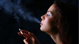¿Por qué fumar es peligroso para los ojos?