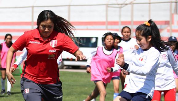 La ceremonia de clausura del programa FIFA Football for Schools se celebró en Ayacucho. Foto: FPF.
