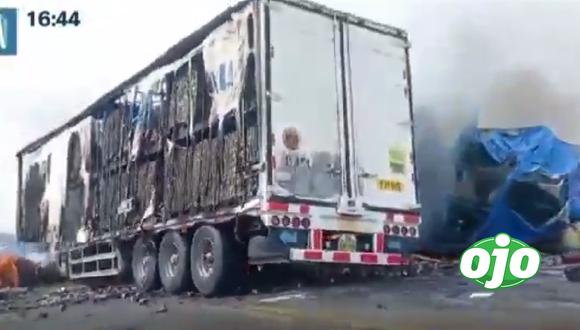 Accidente en Ica: Al menos un fallecido tras choque entre furgoneta y camión de carga en Panamericana Sur.