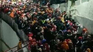 Se arremolinan por entrar a templo y al menos 12 acaban muertos a causa de estampida | VIDEO