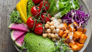 Comer para vivir: ¿Se debe cambiar la dieta  en verano?