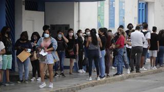 “Estoy desde las 11 a.m. de ayer”: reportan largas colas en sede Breña de Migraciones para tramitar pasaporte