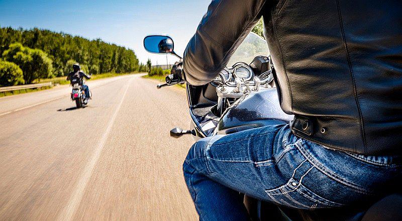 SMP: motociclista esquiva a perrito, pero cae y pierde la vida