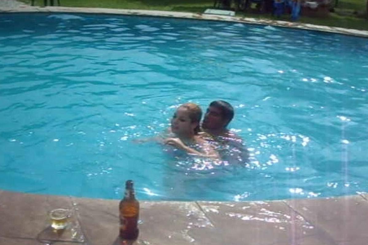 Amilton Prado Y Cindy Marino Se Dejan Ver Juntos Disfrutando De La Piscina Actualidad Ojo Her birthday, what she did before fame, her family life, fun trivia facts, popularity rankings, and more. amilton prado y cindy marino se dejan