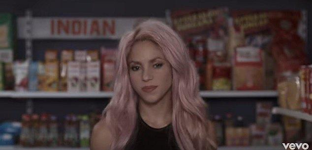 ¿Qué le pasó a su ombligo?  Shakira desconcierta a sus fans con este detalle en video con Maluma [FOTOS]