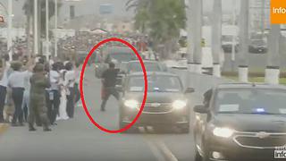 Joven burla seguridad y detiene el auto del papa Francisco (VIDEO)