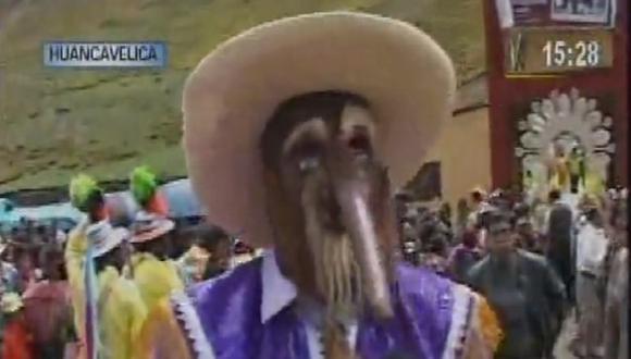 Huancavelica: Pobladores dan la bienvenida al 2015 con singular fiesta [VIDEO]