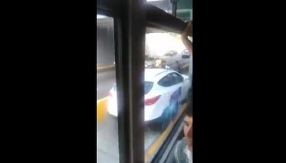 Vía Expresa: Una mujer herida deja vuelco de vehículo particular [VIDEO]