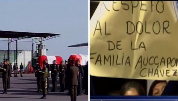 Familiares de policía y militar muertos en Amazonas denuncian que les dieron los féretros vacíos | VIDEO