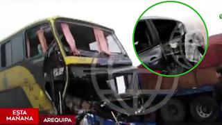 Bus choca contra pesado tráiler y deja 5 muertos en Arequipa (VIDEO)