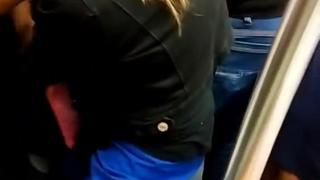 “Dos mujeres, un camino”: vio a su esposo con otra mujer y se peleó con ella en el Metro [VIDEO]