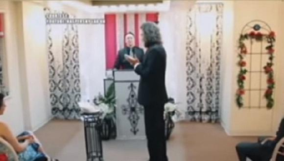 YouTube: Hombre se casa con su celular en Las Vegas y se vuelve viral [VIDEO]