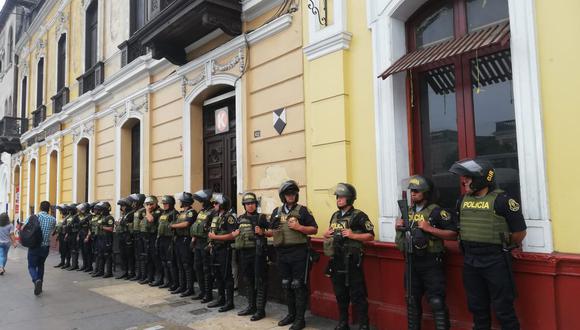 El fiscal José Domingo Pérez allanó esta mañana el local de Fuerza Popular en el Cercado de Lima. (Foto: GEC)