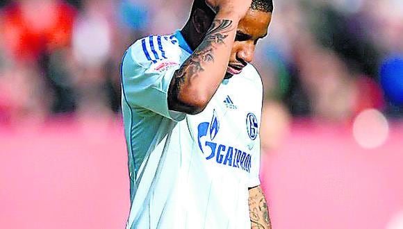 Farfán sería multado en el Schalke 
