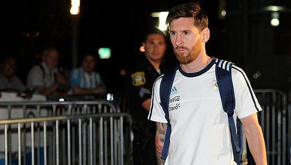 Lionel Messi: Hinchas lo esperan al grito de "no te vayas" en aeropuerto  