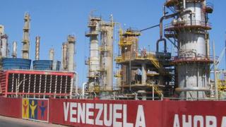 Irán brinda ayuda y Venezuela reinicia su producción de gasolina