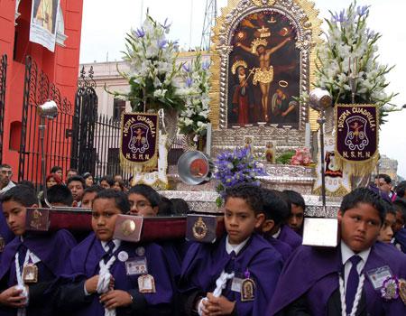 Nueva Hermandad del Señor de los Milagros está conformada por niños 