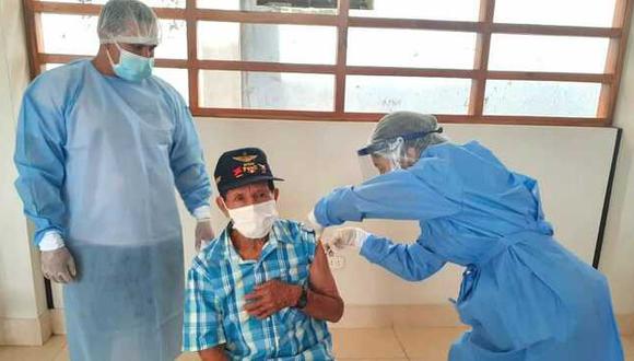 San Martín: los adultos mayores deben tener domicilio en su respectiva ciudad, y portar su DNI al momento de presentarse en alguno de los puntos de vacunación asignados. (Foto: Minsa