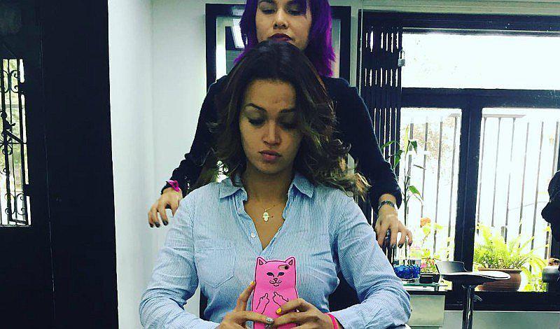 ¿Con cerquillo? ¡Angie Arizaga es duramente criticada por su nuevo peinado! [FOTOS]