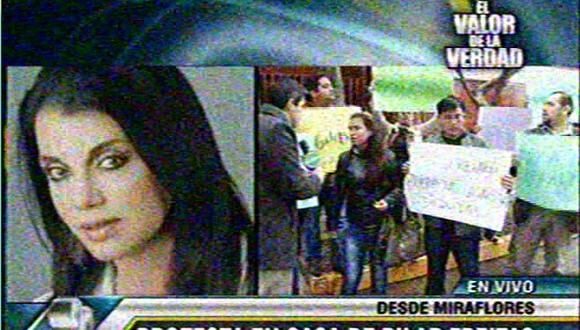 Jóvenes protestan frente a domicilio de Pilar Freitas [VIDEO]