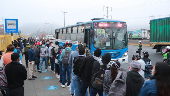 El subsidio busca que las empresas de transporte público sigan operando y respeten el aforo permitido. (Foto: Lino Chipana)